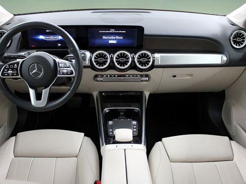 Used 2023 Mercedes-Benz GLB 250 image 17