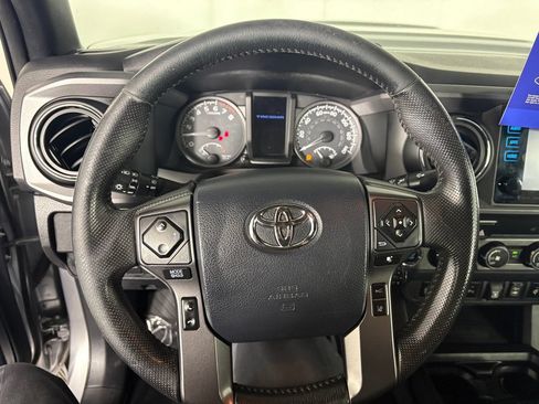 Used 2019 Toyota Tacoma TRD Sport w/ Technology Package AWD/4WD image 14