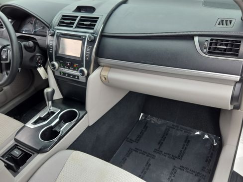 Used 2014 Toyota Camry LE FWD image 17