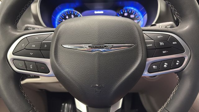 Used 2024 Chrysler Pacifica Touring-L FWD image 15