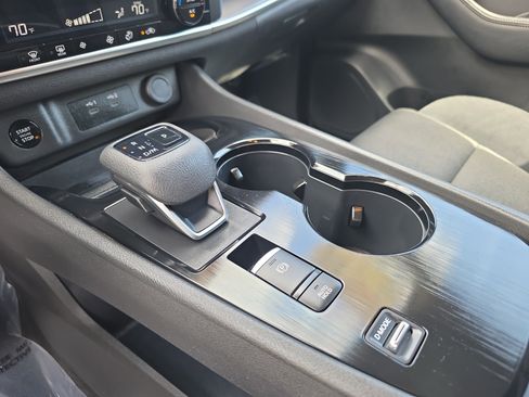 Used 2024 Nissan Rogue SV image 32