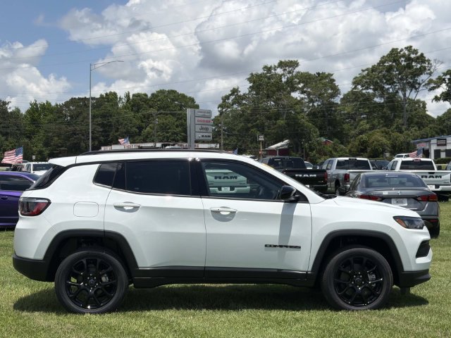 New 2026 Jeep Compass Latitude AWD/4WD image 4