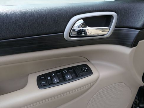 Used 2021 Jeep Grand Cherokee Laredo RWD image 13