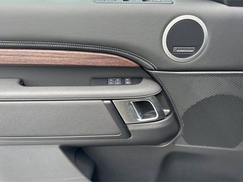 New 2025 Land Rover Discovery Dynamic SE image 10