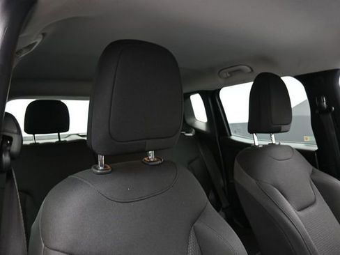 Used 2018 Jeep Renegade Altitude w/ UConnect 8.4 Nav Group AWD/4WD image 27