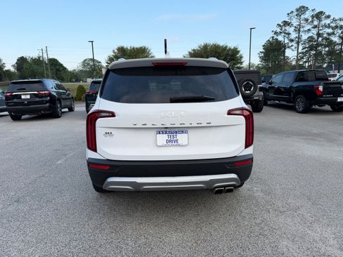 Used 2022 Kia Telluride EX w/ EX Premium Package FWD image 6