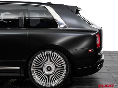 Used 2023 Rolls-Royce Cullinan AWD/4WD image 16
