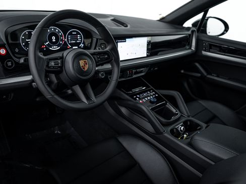Certified 2026 Porsche Cayenne AWD/4WD image 4