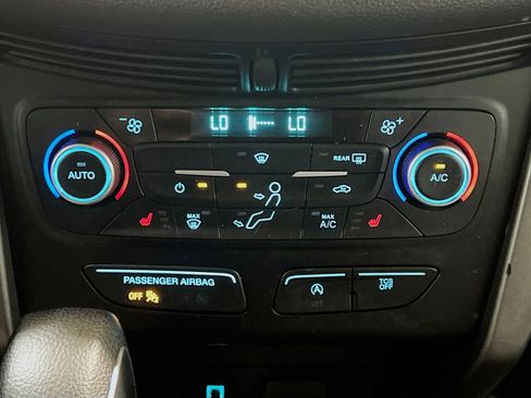 Used 2018 Ford Escape SE image 11