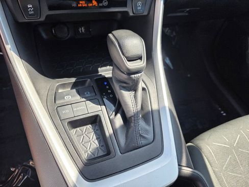 Used 2024 Toyota RAV4 XLE FWD image 40