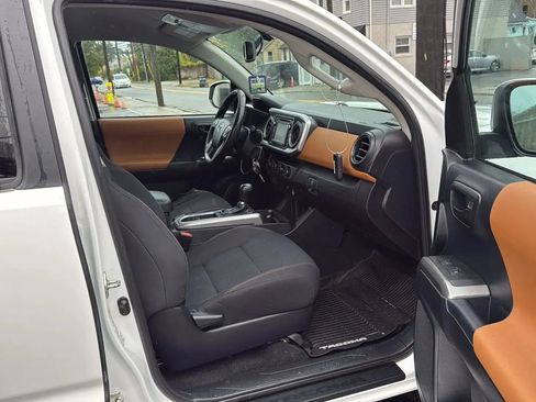 Used 2017 Toyota Tacoma SR5 image 25