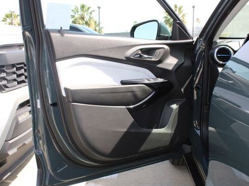 Used 2025 Chevrolet Trax LT w/ Driver Confidence Package image 10