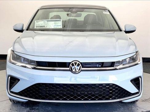 New 2026 Volkswagen Jetta SE image 3