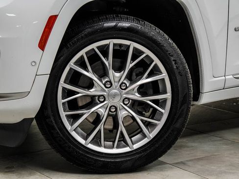 Used 2023 Jeep Grand Cherokee L Summit w/ Advanced Protech Group IV AWD/4WD image 3