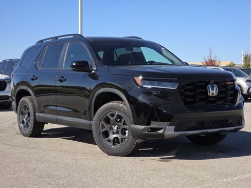 New 2025 Honda Pilot TrailSport image 2