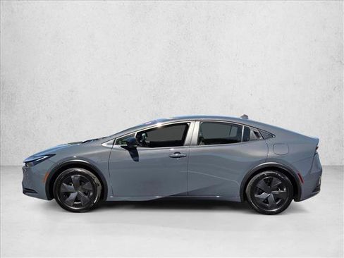 Used 2024 Toyota Prius LE image 9