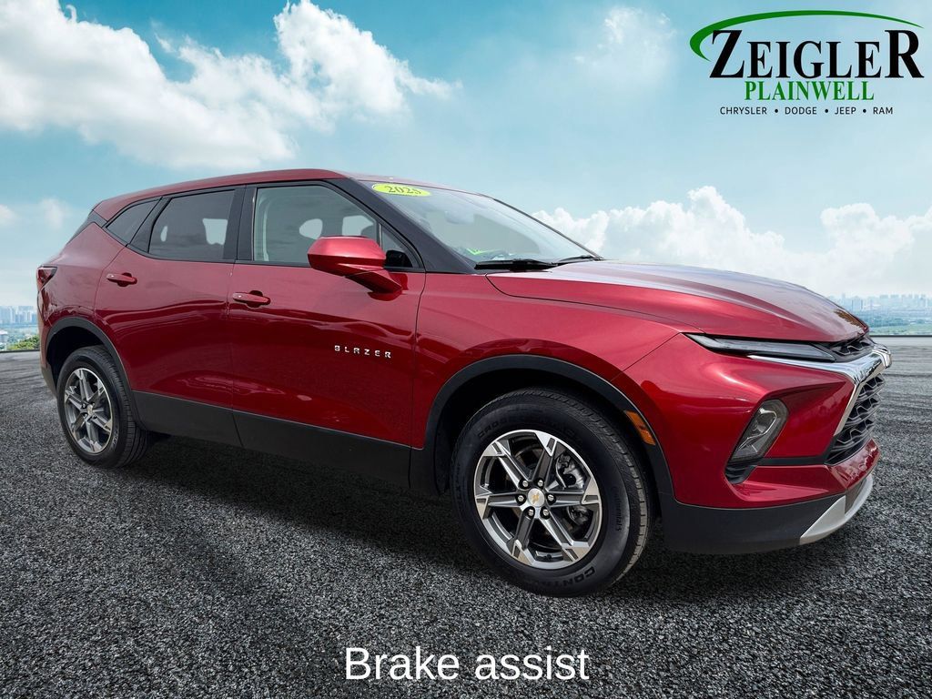 Used 2025 Chevrolet Blazer LT AWD/4WD image 7