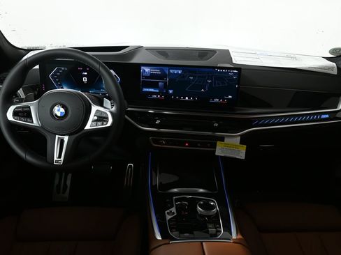 Used 2027 BMW X7 M60i AWD/4WD image 17