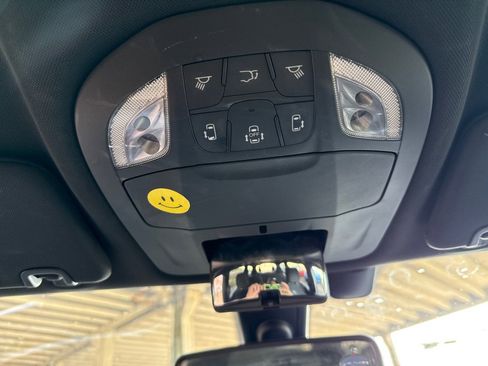 Used 2018 Chrysler Pacifica Touring Plus w/ S Appearance Package image 16