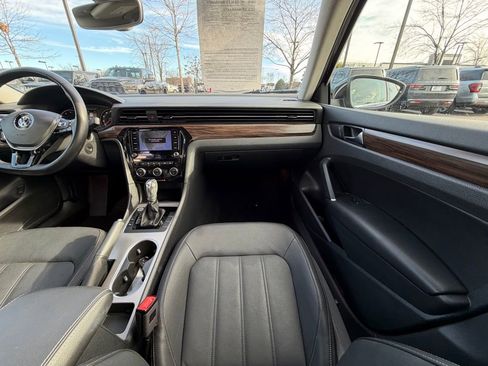 Used 2020 Volkswagen Passat 2.0T SEL image 20