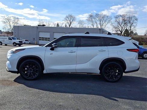 Used 2022 Toyota Highlander XLE image 7