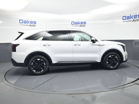 Certified 2026 Kia Sorento S FWD image 8
