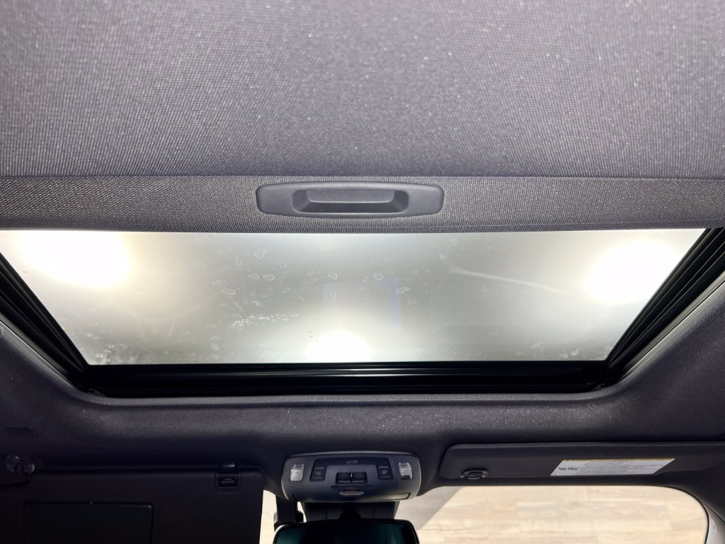 Used 2024 Toyota Sienna XLE Woodland Edition AWD/4WD image 4