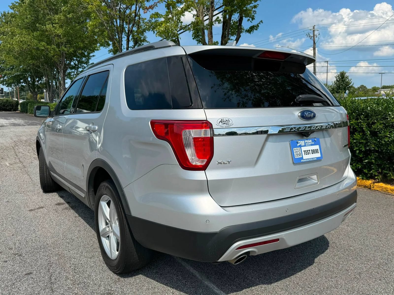 Used 2016 Ford Explorer XLT w/ Equipment Group 202A FWD image 6