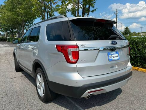 Used 2016 Ford Explorer XLT w/ Equipment Group 202A FWD image 6