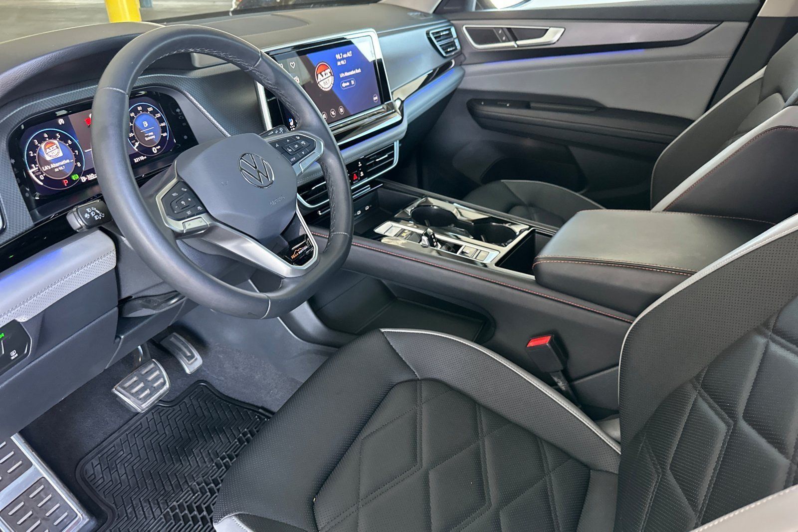 Used 2024 Volkswagen Atlas Peak Edition SE AWD/4WD image 9