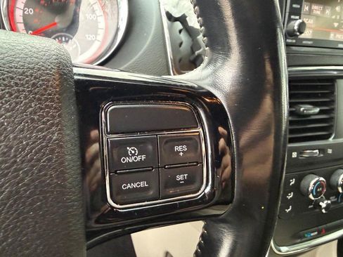 Used 2019 Dodge Grand Caravan SXT image 25