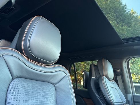 Used 2022 Lincoln Navigator L Black Label image 18