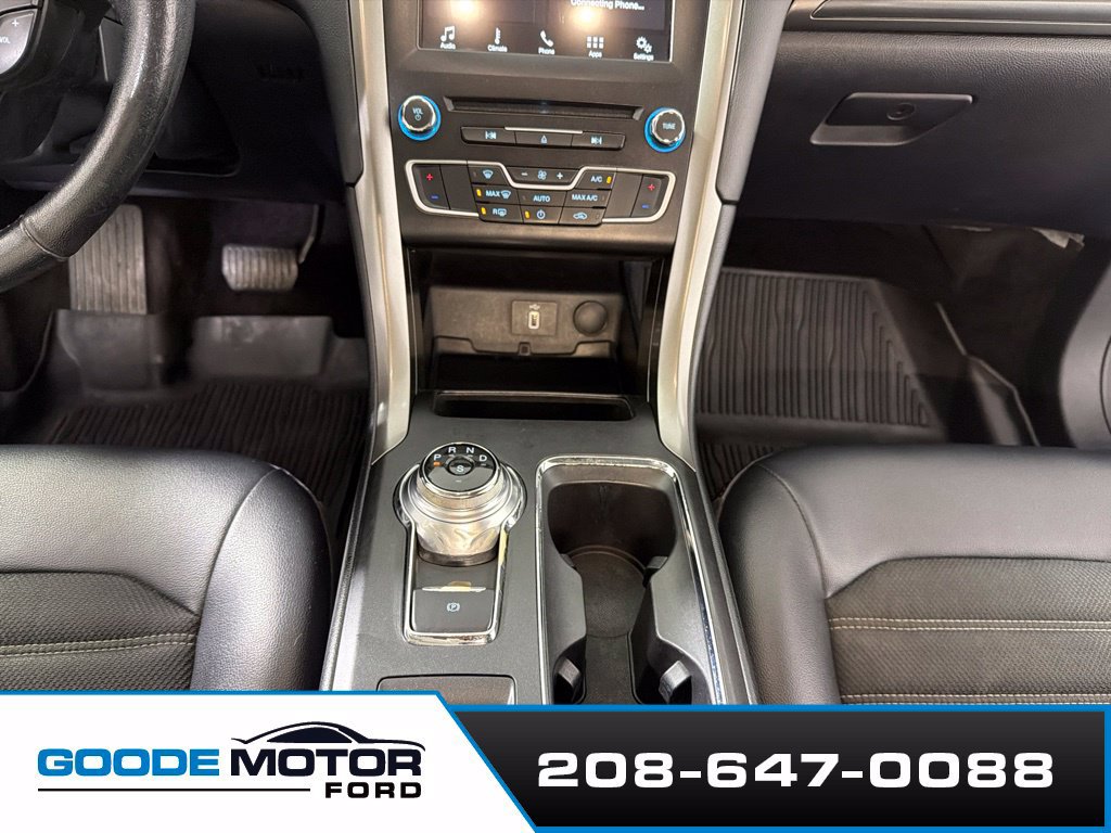 Used 2017 Ford Fusion SE w/ Equipment Group 201A FWD image 17