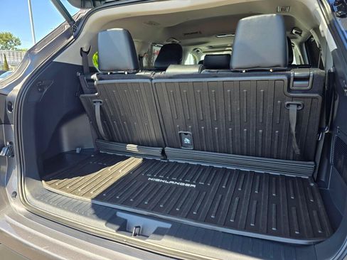 Used 2023 Toyota Highlander XLE AWD/4WD image 24
