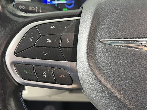 Used 2021 Chrysler Pacifica Touring-L image 16