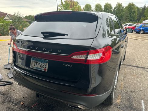 Used 2017 Lincoln MKX Reserve AWD/4WD image 3