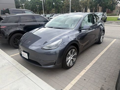 Used 2023 Tesla Model Y 2WD image 1