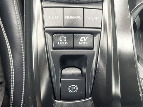 Used 2025 Toyota Camry SE image 17