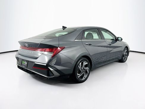 Used 2025 Hyundai Elantra Limited FWD image 9