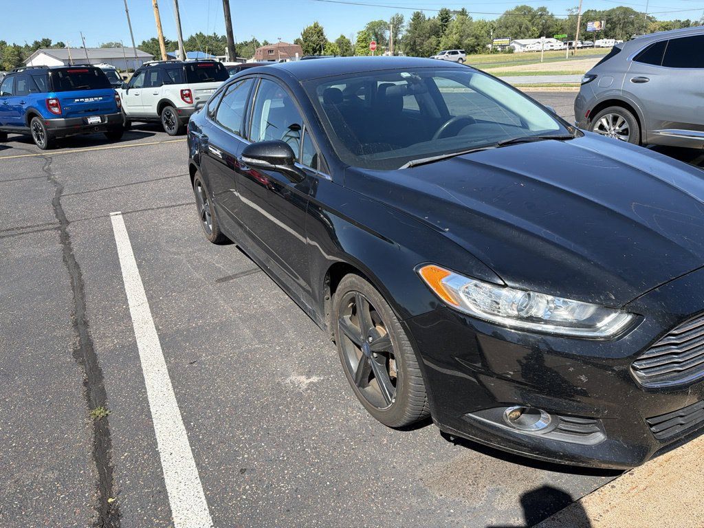 Used 2016 Ford Fusion SE FWD image 2