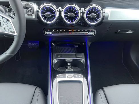 Used 2026 Mercedes-Benz GLB 250 4MATIC image 11