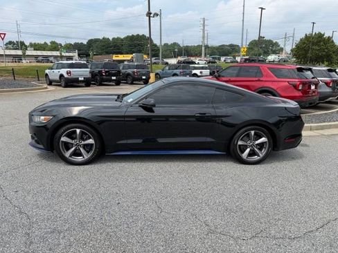 Used 2017 Ford Mustang Coupe RWD image 5