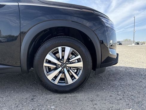 New 2025 Nissan Pathfinder SL image 9