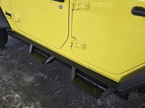 Used 2024 Jeep Wrangler Willys image 29