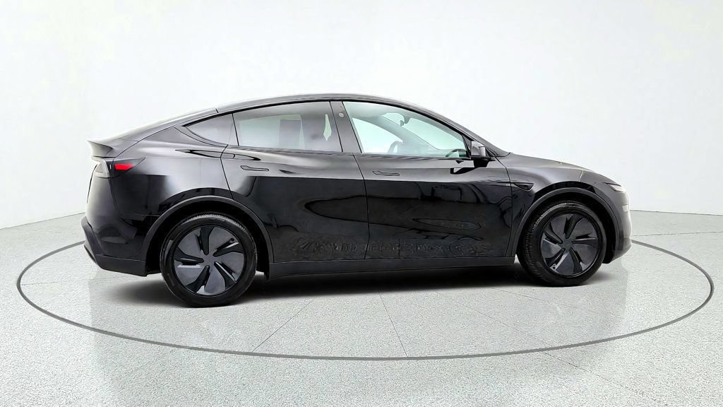 Used 2026 Tesla Model Y 2WD image 4