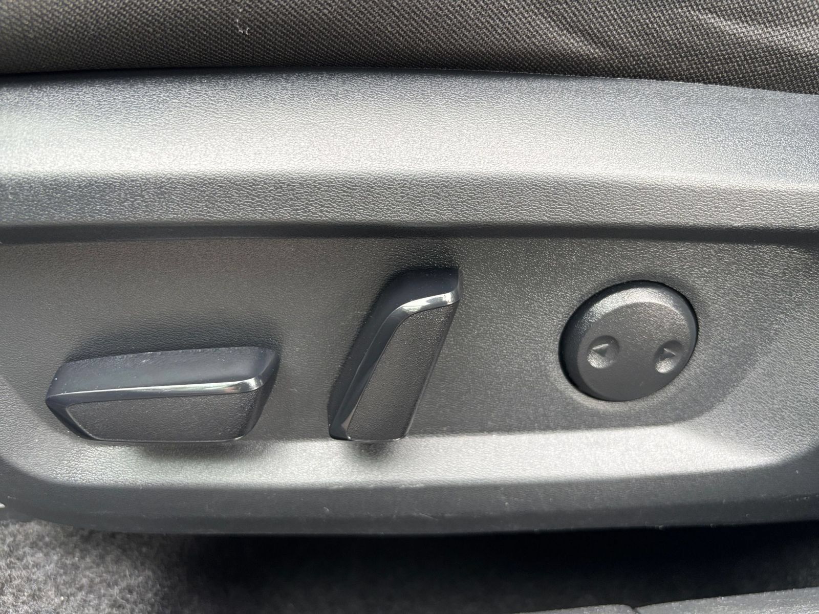 Used 2025 Nissan Rogue SV FWD image 21