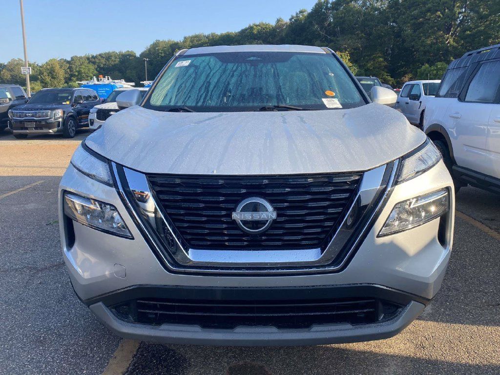Used 2023 Nissan Rogue SV AWD/4WD image 2