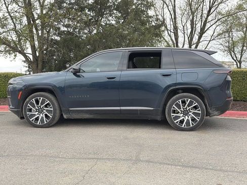 Used 2025 Jeep Wagoneer S Limited image 9