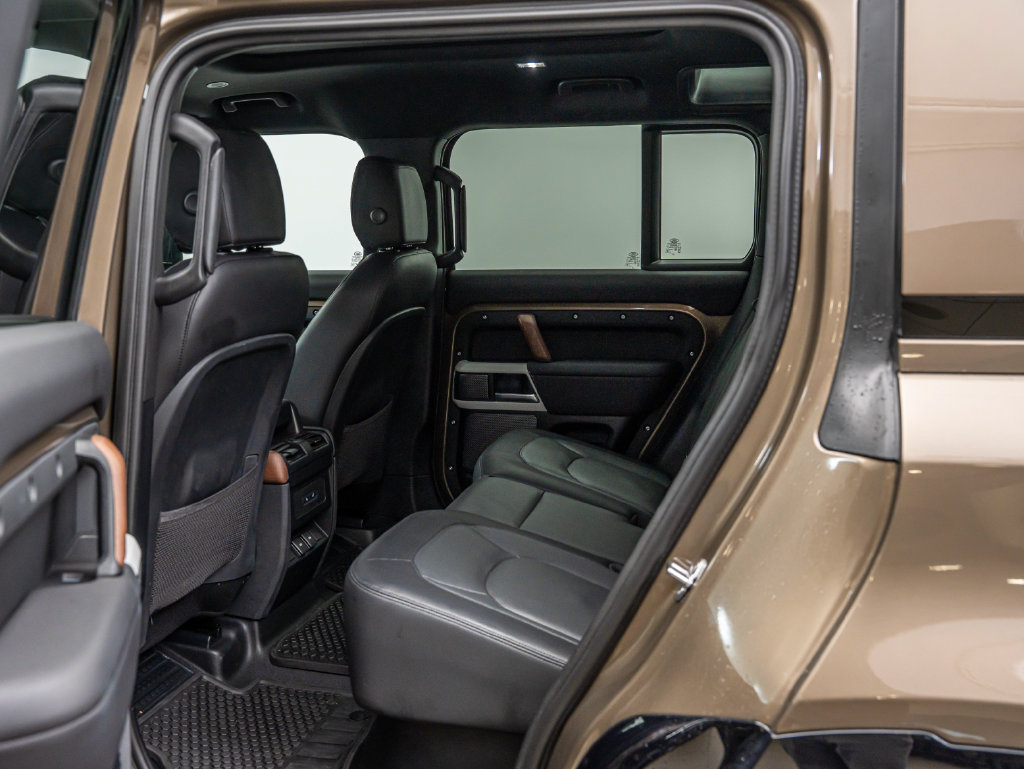 Used 2024 Land Rover Defender 110 X-Dynamic SE AWD/4WD image 44