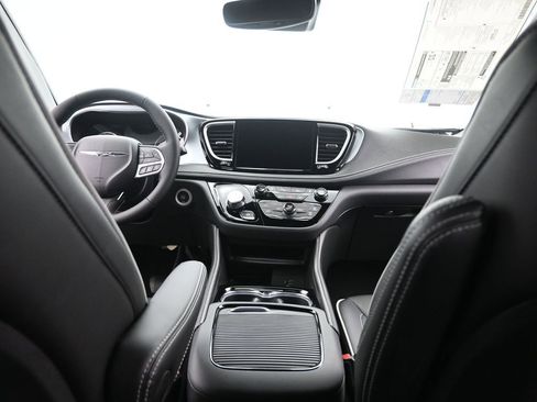New 2026 Chrysler Pacifica Limited image 24